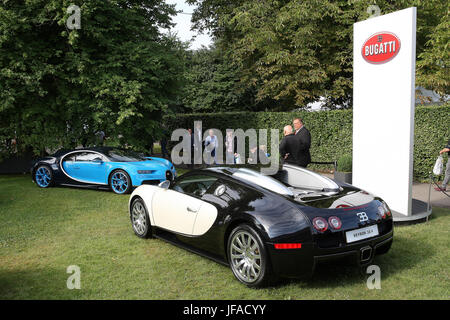 Goodwood, UK. 30. Juni 2017. Bugatti Veyrons beim Goodwood Festival of Speed Credit: Malcolm Greig/Alamy Live-Nachrichten Stockfoto