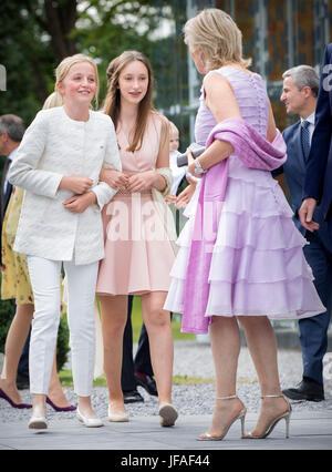 Prinzessin Louise von Belgien, Prinzessin Astrid und Prinzessin Laetitia Maria besuchen den 80. Geburtstag von Königin Paola in Waterloo, Belgien, 29. Juni 2017. Foto: Patrick van Katwijk Niederlande, POINT DE VUE OUT - NO WIRE SERVICE - Photo: Patrick van Katwijk/Dutch Photo Press/Dpa Stockfoto