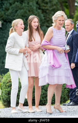 Prinzessin Louise von Belgien, Prinzessin Astrid und Prinzessin Laetitia Maria besuchen den 80. Geburtstag von Königin Paola in Waterloo, Belgien, 29. Juni 2017. Foto: Patrick van Katwijk Niederlande, POINT DE VUE OUT - NO WIRE SERVICE - Photo: Patrick van Katwijk/Dutch Photo Press/Dpa Stockfoto