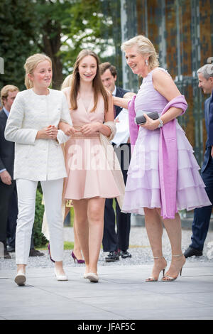 Prinzessin Louise von Belgien, Prinzessin Astrid und Prinzessin Laetitia Maria besuchen den 80. Geburtstag von Königin Paola in Waterloo, Belgien, 29. Juni 2017. Foto: Patrick van Katwijk Niederlande, POINT DE VUE OUT - NO WIRE SERVICE - Photo: Patrick van Katwijk/Dutch Photo Press/Dpa Stockfoto