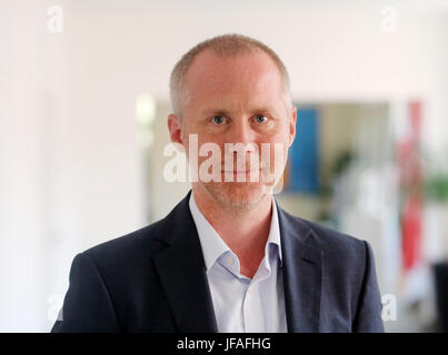 Düsseldorf, Deutschland. 22. Juni 2017. Felix Kraemer, fotografiert im Rathaus in Düsseldorf, Deutschland, 22. Juni 2017. Der deutsch-britische Kunsthistoriker ist der neue Generaldirektor des Museum Kunstpalast in Düsseldorf. Foto: Roland Weihrauch/Dpa/Alamy Live News Stockfoto