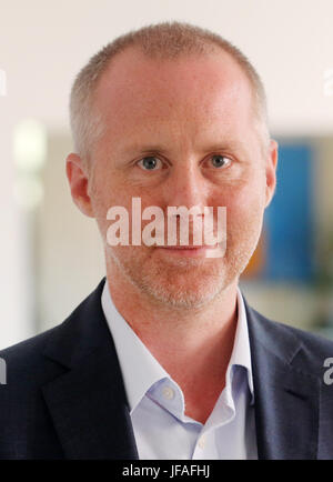 Düsseldorf, Deutschland. 22. Juni 2017. Felix Kraemer, fotografiert im Rathaus in Düsseldorf, Deutschland, 22. Juni 2017. Der deutsch-britische Kunsthistoriker ist der neue Generaldirektor des Museum Kunstpalast in Düsseldorf. Foto: Roland Weihrauch/Dpa/Alamy Live News Stockfoto