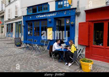 Café im Freien, Rue Barres, Stadtteil Marais, Paris, Frankreich. Stockfoto