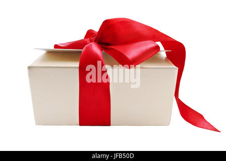 Gold Geschenk-Box mit gebunden Red Ribbon nachgestellte auf den Boden, isoliert auf weißem Hintergrund. Stockfoto