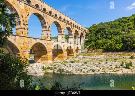 Das Aquädukt aus der Römerzeit Pont du Gard Stockfoto