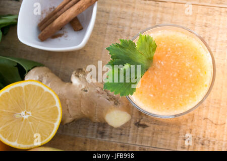 Frische Limonade mit Ingwer Stockfoto
