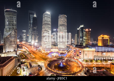 Luftbild von Lujiazui Shanghai bei Nacht Stockfoto