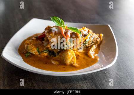 Fisch mit roter Currypaste Stockfoto