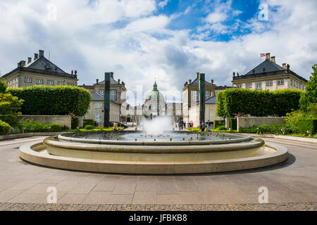 Der Brunnen in Amaliehaven vor Amalienborg, Winter zu Hause des dänischen Königshauses, Kopenhagen, Dänemark Stockfoto