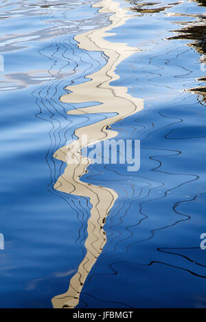 Reflexionen der Millenium Segel Brücke Stockfoto