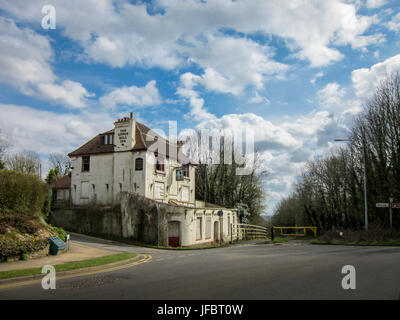 Der verlassenen abgerissen oberen Bell Inn in Bluebell Hügel Dorf, Kent, UK, im Jahr 2013 Stockfoto