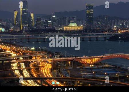 Nacht Blick auf Seongsan Brücke und Yeouido Stockfoto