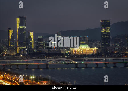 Nacht Blick auf Seongsan Brücke und Yeouido Stockfoto