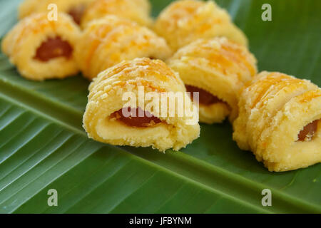 Traditionelle Cookies für Eid-Feier. Bild unscharf Stockfoto