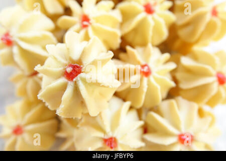 Traditionelle Cookies für Eid-Feier. Bild unscharf Stockfoto