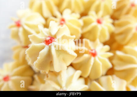 Traditionelle Cookies für Eid-Feier. Bild unscharf Stockfoto