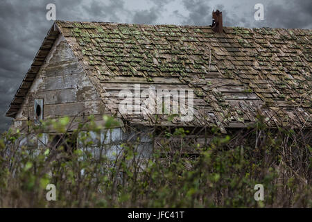 Alte Scheune unter stürmischen Himmel Stockfoto