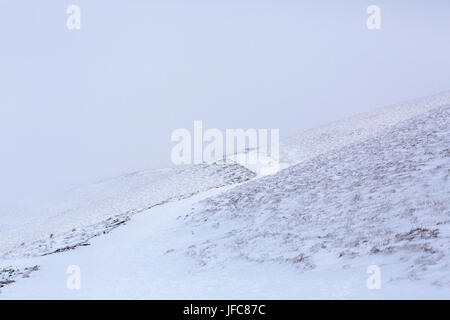 Pen Y Fan Schneelandschaft mit gefährlichen Kletterbedingungen Stockfoto