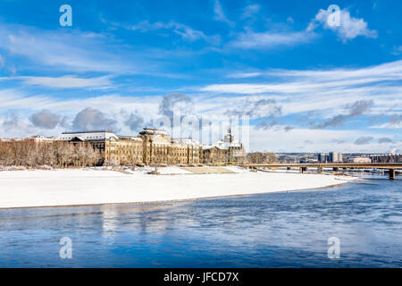 Finanzministerium in Dresden im Winter Stockfoto