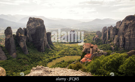 Landschaftsansicht Meteora Felsformationen und die Klöster in den Pindos-Bergen, Griechenland Stockfoto