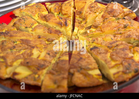 Kartoffel omelette Schichten Stockfoto