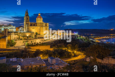 Il-Mellieha, Malta-The Mellieha Pfarrkirche zur blauen Stunde Stockfoto