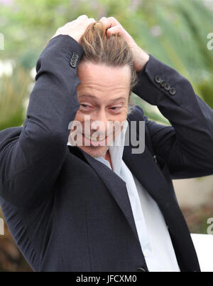 Mathieu Amalric besucht ein Fototermin für Barbara während des 70. jährlichen Cannes Film Festival im Palais des Festivals am 18. Mai 2017 in Cannes, Frankreich. Stockfoto