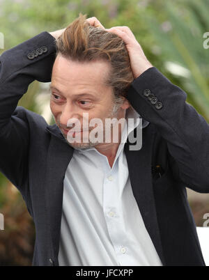 Mathieu Amalric besucht ein Fototermin für Barbara während des 70. jährlichen Cannes Film Festival im Palais des Festivals am 18. Mai 2017 in Cannes, Frankreich. Stockfoto