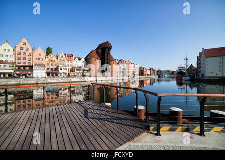 Stadtbild der Stadt Danzig in Polen, Skyline der Altstadt vom alten Mottlau Fluss Ufer Stockfoto