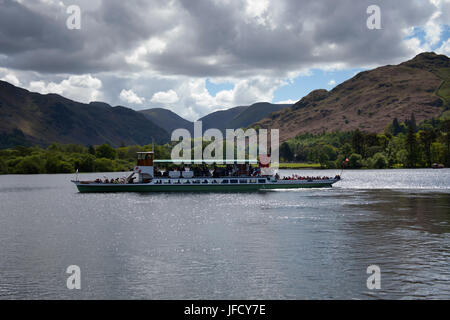 Dampfschiff, Ullswater, Lake District, Cumbria, England Stockfoto