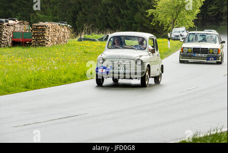 Brilon, Deutschland - Mai 13. im Jahr 2017: Oldtimer Sauerland Runde Reise Fiat 600 Stockfoto