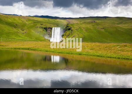 Reich Wasserfall Skogafoss Stockfoto