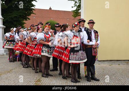 Brno, Tschechische Republik 25. Juni 2017. Tschechische traditionelle fest. Tradition-Folk-Tanz und Unterhaltung. Stockfoto