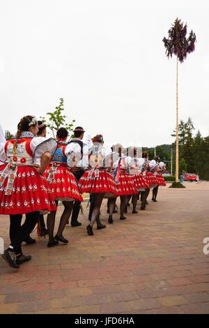 Brno, Tschechische Republik 25. Juni 2017. Tschechische traditionelle fest. Tradition-Folk-Tanz und Unterhaltung. Stockfoto