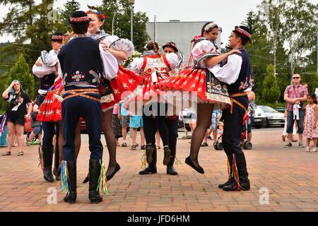 Brno, Tschechische Republik 25. Juni 2017. Tschechische traditionelle fest. Tradition-Folk-Tanz und Unterhaltung. Stockfoto