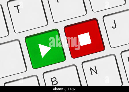 Computer-Tastatur mit Play und Stop Tasten Stockfoto