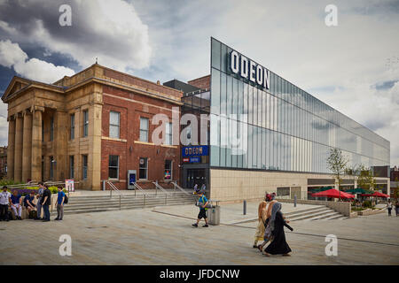 Mischen von alten und neuen Oldham Odeon-Kino in The Old Town Hall Entwicklung, Parliament Square, Greaves Street Stockfoto