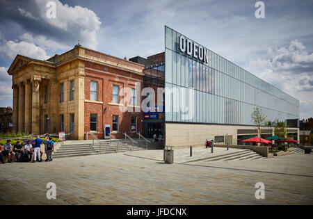 Mischen von alten und neuen Oldham Odeon-Kino in The Old Town Hall Entwicklung, Parliament Square, Greaves Street Stockfoto