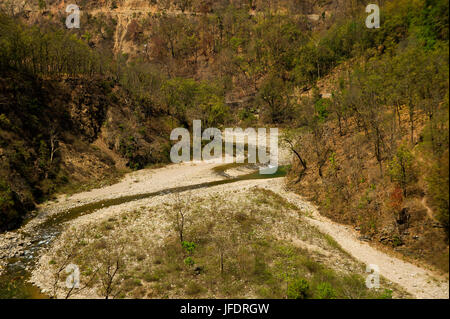 Mandal-Fluss mit wenig Wasser im Corbett National Park, Uttarakhand, Indien Stockfoto