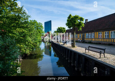 Kleiner Teich in der Altstadt Den Gamle By, Freilichtmuseum in Aarhus, Dänemark Stockfoto