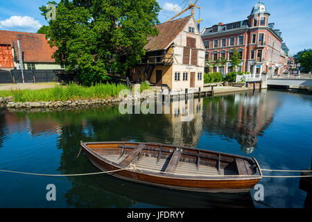 Kleiner Teich in der Altstadt Den Gamle By, Freilichtmuseum in Aarhus, Dänemark Stockfoto