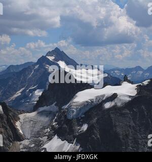 Berge und Gletscher aus dem Titlis gesehen Stockfoto