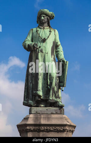 Statue von Jan Van Eyck in Brügge, Belgien. Stockfoto