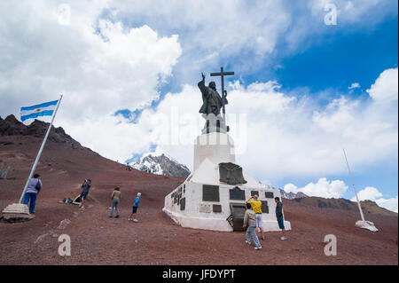 Denkmal von Christo Redentor auf einem Bergpass zwischen Mendoza und Santiago, Anden, Argentinien, Südamerika Stockfoto