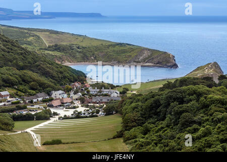 West Lulworth und Lulworth Cove - ein Dorf in der Purbeck Bezirk Dorset auf der Südküste von England. Das Dorf ist ein Tor zu dem Jura Stockfoto