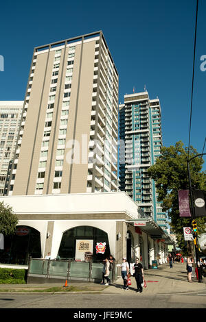 Innenstadt-Wohnung Blöcke in Vancouver Westend Robson Street Einkaufsviertel.  Vancouver BC, Kanada. Stockfoto