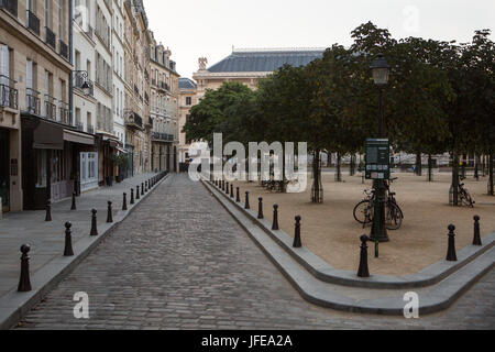 Engen Gassen und den Park am Place Dauphine, auf Île De La Cité. Stockfoto