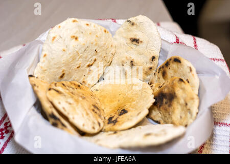 Frische ungesäuertes Brot Stockfoto