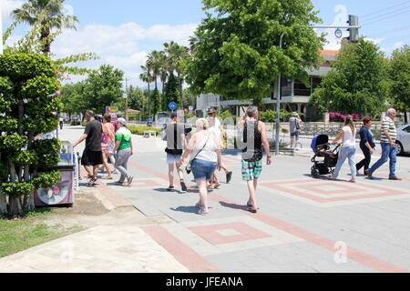 31. Mai 2017, Fethiye, Türkei: Touristen zu Fuß entlang der Promenade im Hafen von Fethiye in der Türkei, 31. Mai 2017 Stockfoto