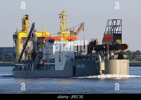 Die neuen Cutter Saugbagger Helios tritt in den Hafen von Rotterdam. Stockfoto